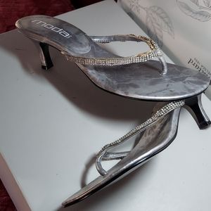 Moda Rhinestone Heeled Flip flops